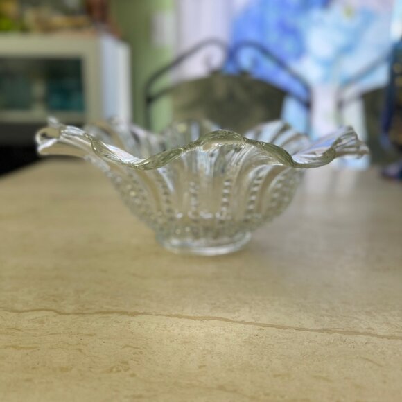 Vintage Clear Pressed Glass Ruffled Edge Bowl With Hobnail Design - Picture 6 of 10